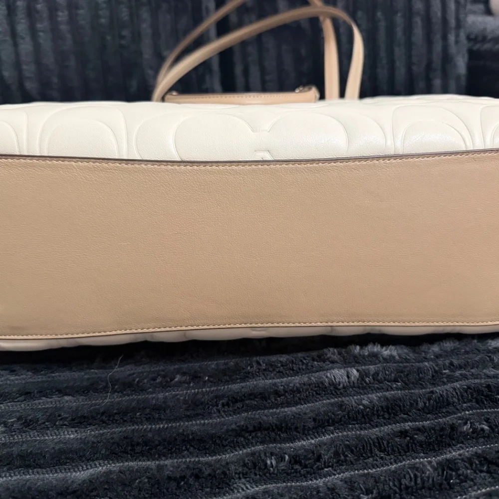 Maggie Tote Bag In Blocked Signature Leather - Picture 8 of 11